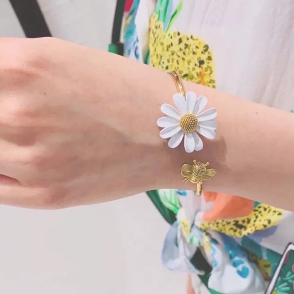 Daisy bracelet flower bee gold cute cuff style women’s jewelry accessories